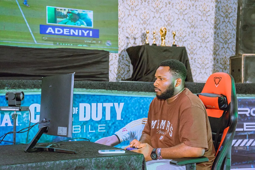 Player competing at the Call of Duty Mobile station on the Invasion stage